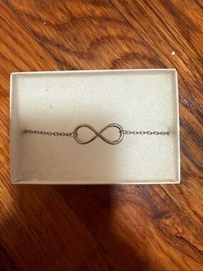 Infinity Pendant Bracelet in Silver - Women Jewelry